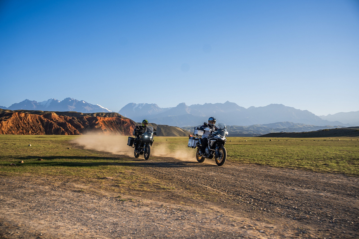 CFMOTO 700MT Advanced (ABS)