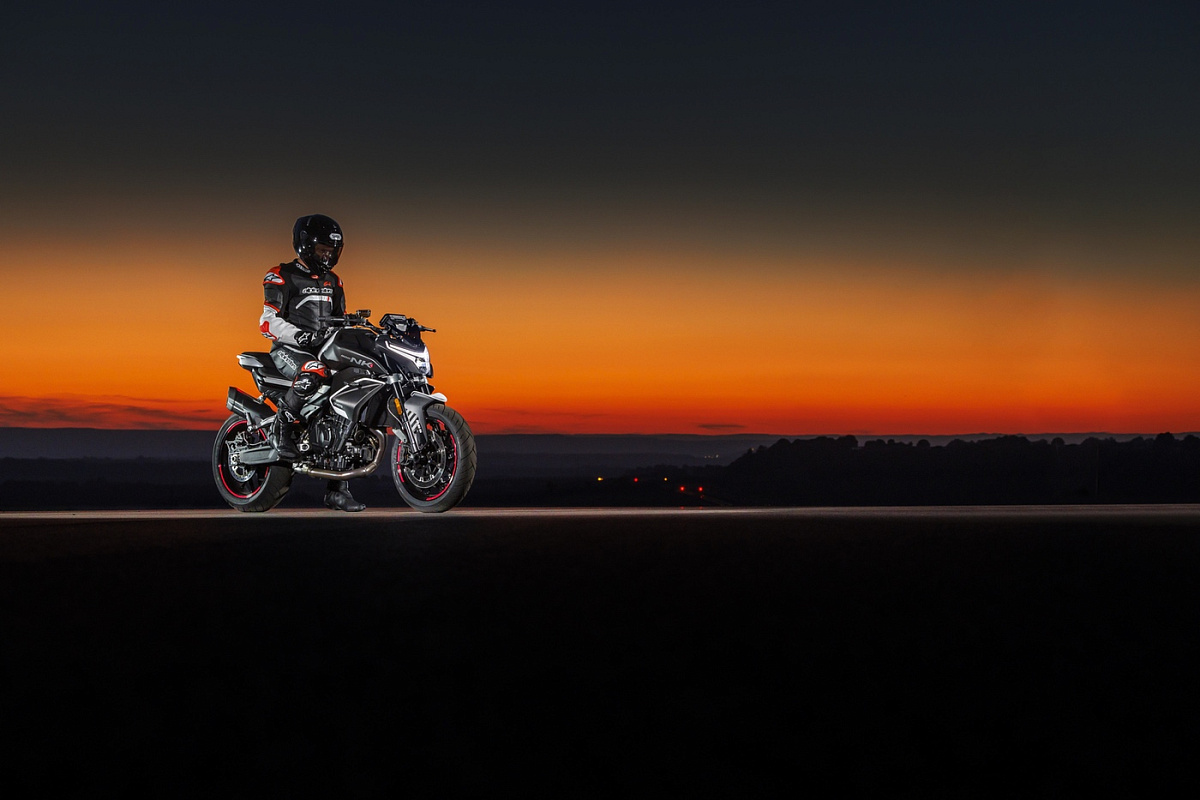 CFMOTO 800NK Advanced (ABS)