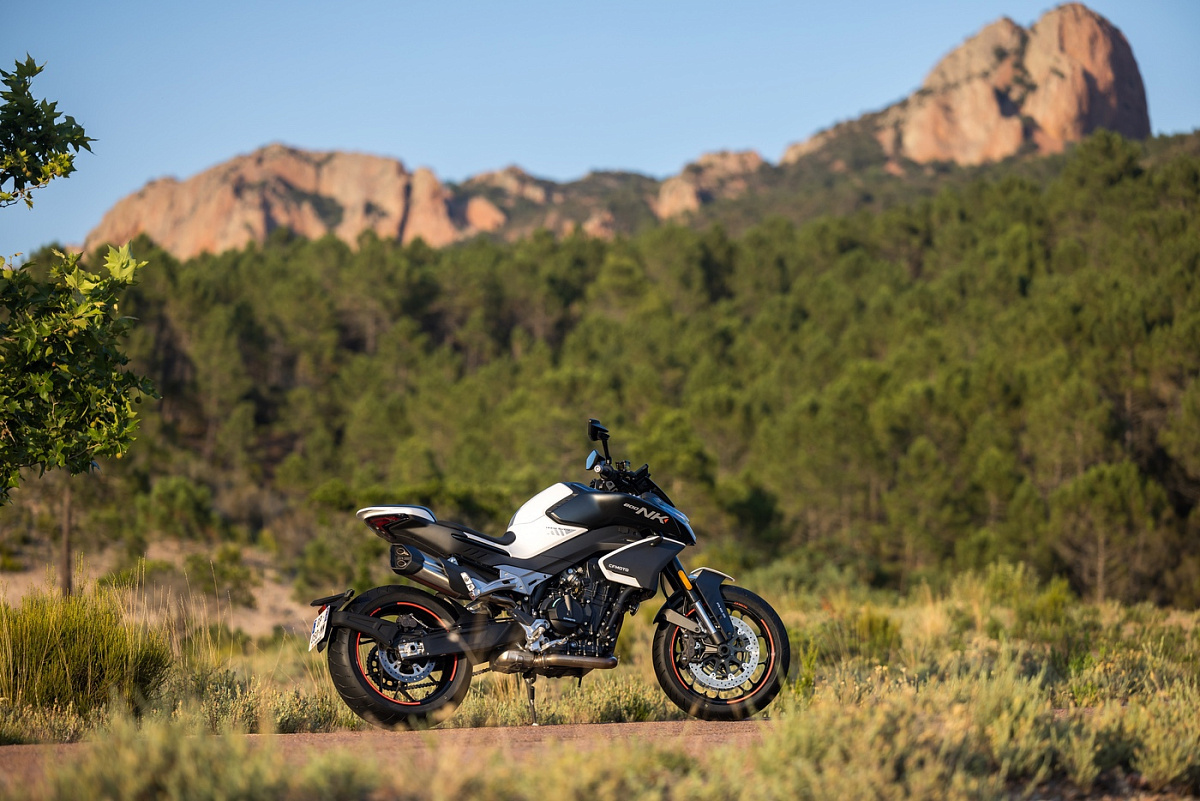 CFMOTO 800NK Advanced (ABS)