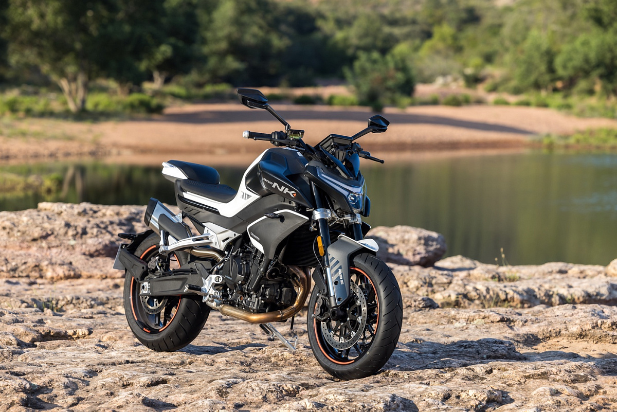 CFMOTO 800NK Advanced (ABS)