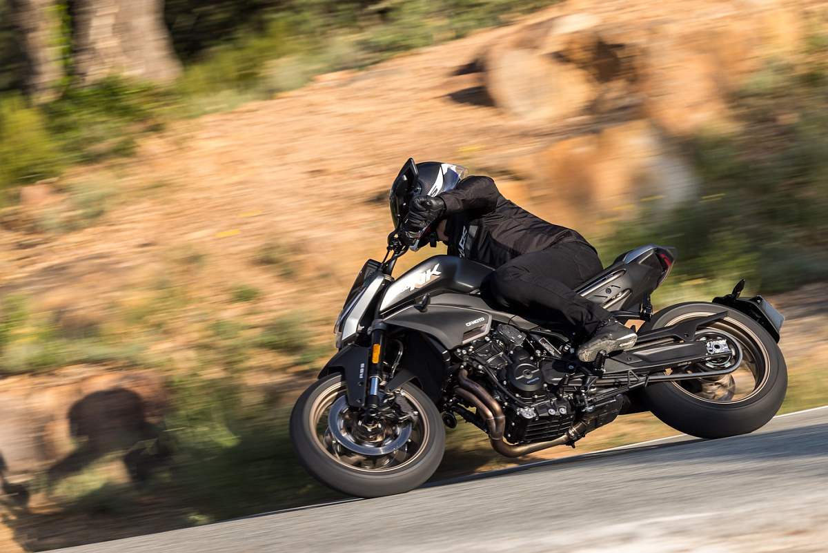 CFMOTO 800NK Advanced (ABS)