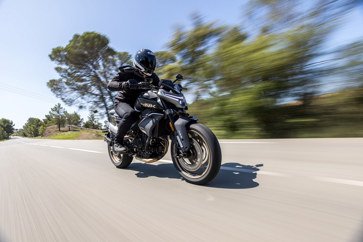 CFMOTO 800NK Advanced (ABS)
