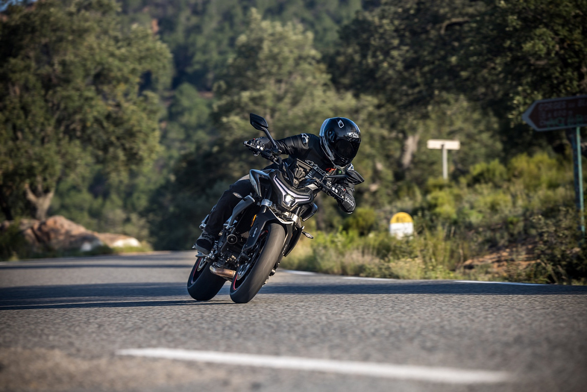 CFMOTO 800NK Advanced (ABS)