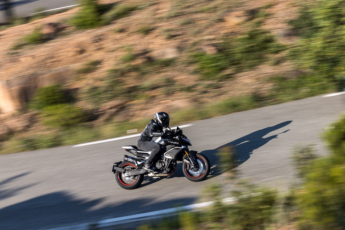 CFMOTO 800NK Advanced (ABS)