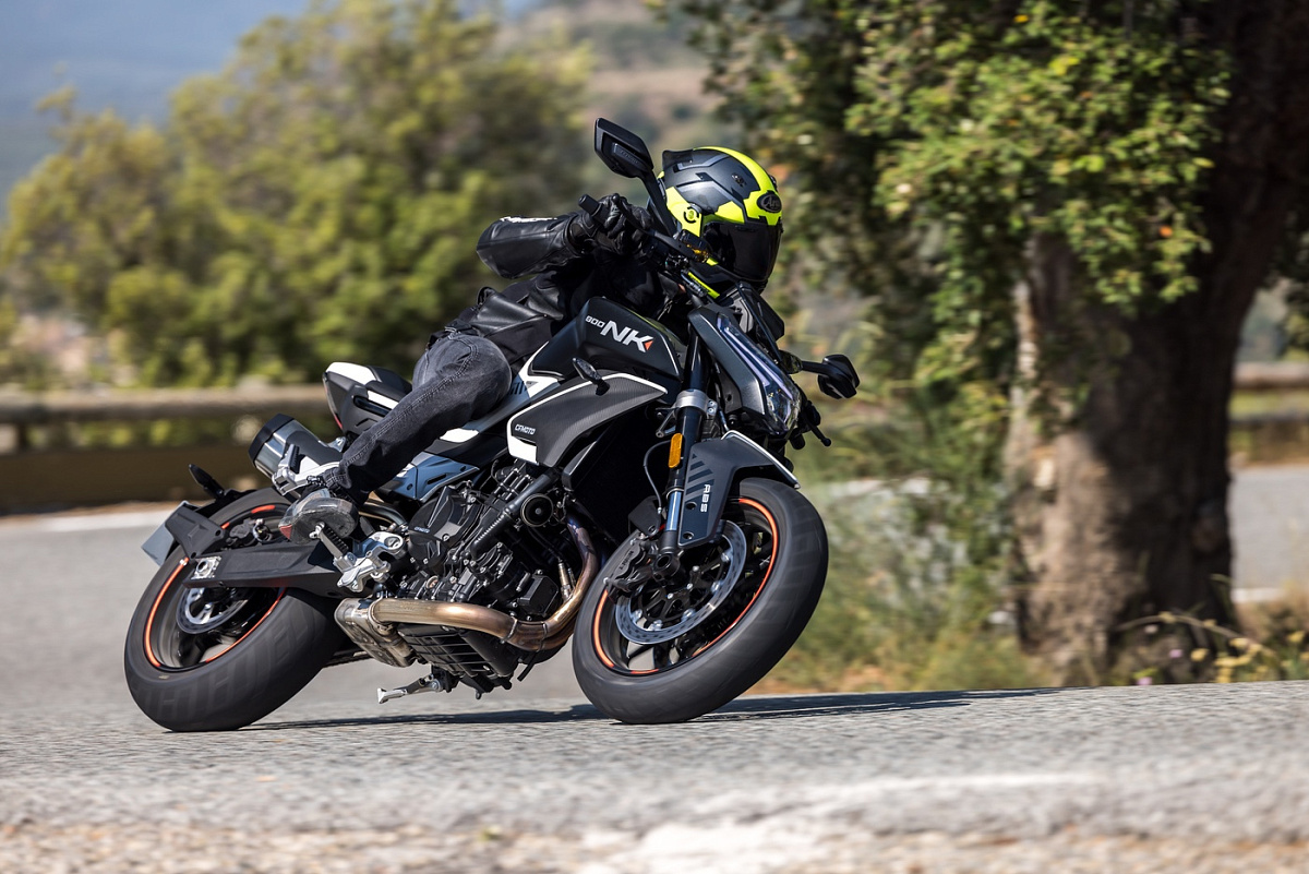 CFMOTO 800NK Advanced (ABS)